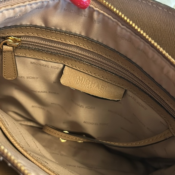 Michael Kors 2-in-1 Tote Bag/Purse - Picture 9 of 9